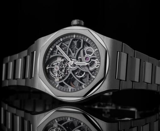The timepiece allows the wearers to enjoy the exquisite movement from the skeleton dial and transparent back.