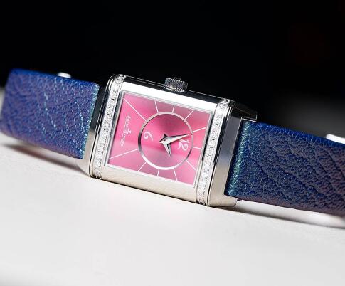 The Jaeger-LeCoultre Reverso is with dazzlingappearance and distinctive style.