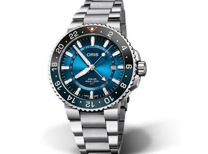 The black and blue bezel endows the timepiece with eye-catching appearance.