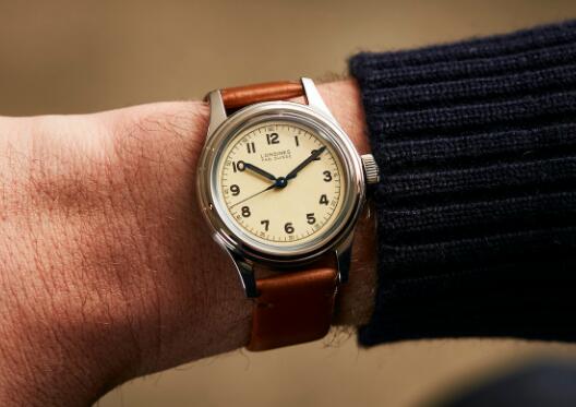 The timepiece will make the wearers more tasteful and charming.