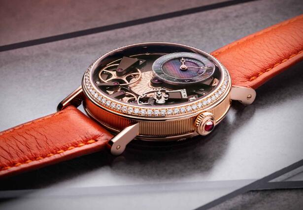 The movement can be viewed through the transparent case back.