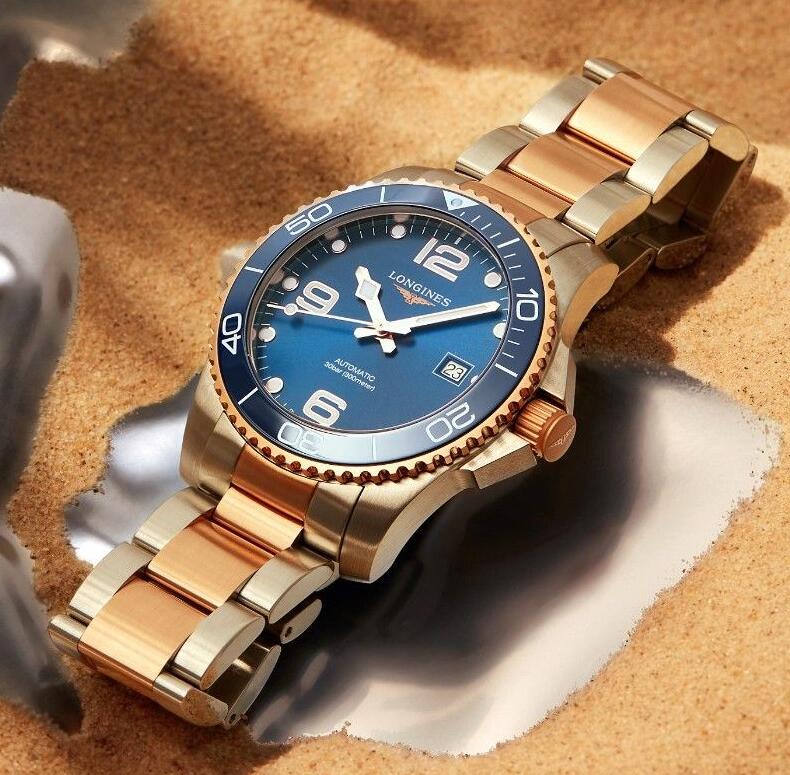 1:1 replica watches are matched with blue dials and blue bezels.